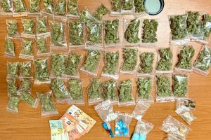 Catania, zaino "full optional" con 700 grammi di droga: pusher 26enne rider dello spaccio