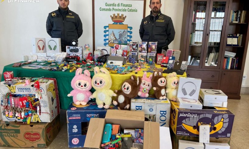 Catania, maxi sequestro alla ‘Fera ‘o Luni’: duemila prodotti contraffatti tra accessori e giocattoli