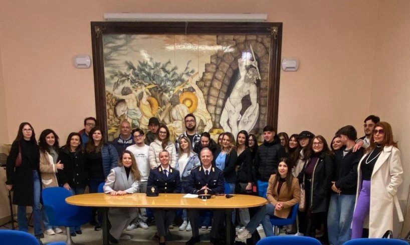 Adrano, legalità in cattedra: Polizia incontra gli studenti del ‘S. Antonio’ per la campagna "PretenDiamo Legalità"