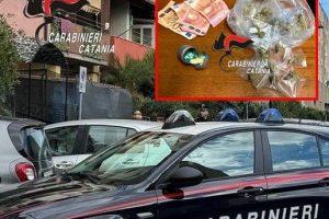 Catania, piazza di spaccio con vedette e ricetrasmittenti: due pusher arrestati