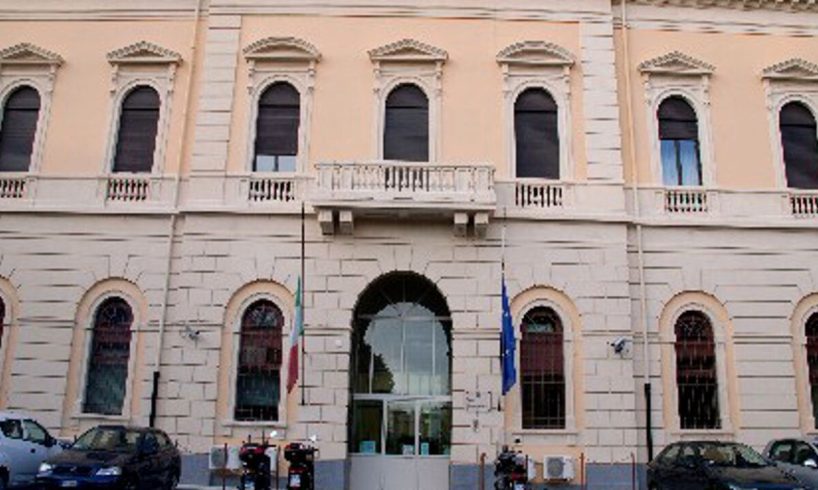 Catania, rinvolta nel carcere di Piazza Lanza: detenuti devastano l'isolamento. Il sindacato: “Sistema al collasso”