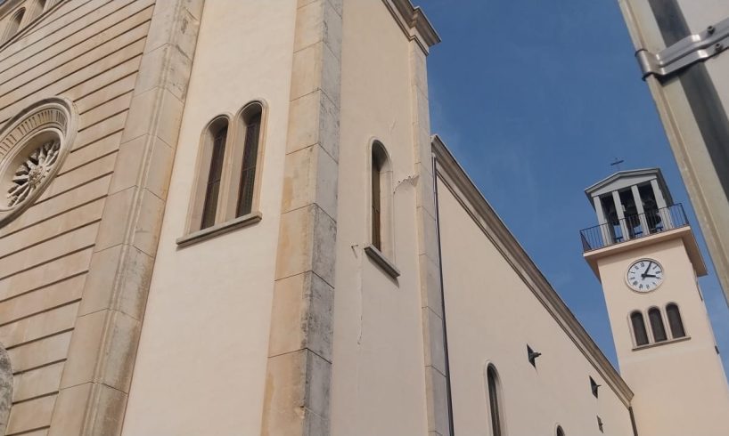 Ragalna, il terremoto lesiona municipio e chiesa Madre: calcinacci in strada e auto danneggiate
