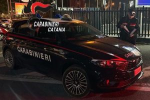 Biancavilla, giovane oppone resistenza e rifiuta le generalità: scatta l'arresto