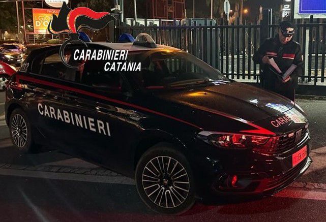 Biancavilla, giovane oppone resistenza e rifiuta le generalità: scatta l'arresto