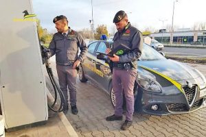 Prezzi dei carburanti, il Governo attiva task force anti-speculazione: "Monitoraggio dalla produzione al distributore"