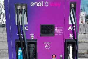 Enel completa le installazioni Pnrr: a Catania 112 nuovi punti di ricarica