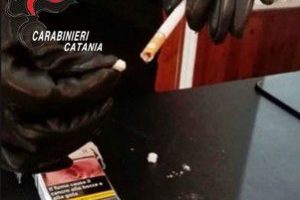 Paternò, droga nei pacchetti di sigarette: ai domiciliari spacciava cocaina e crack. Arrestato 48enne
