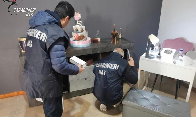 Catania, falsa medico estetico: curava i clienti con botox e filler in una casa privata. Oltre 10mila follower sui social