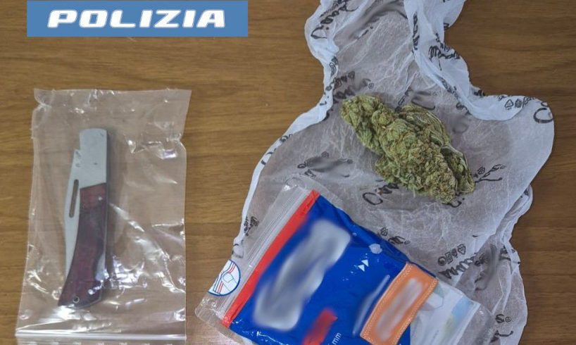 Adrano, droga negli slip e coltello in auto: denunciato 38enne. Il veicolo senza assicurazione e revisione