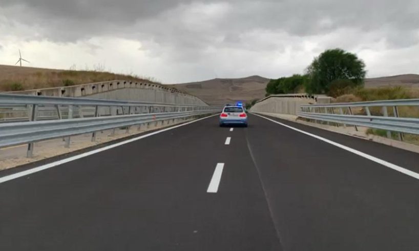 SS 121 Paternò-Catania, scooter contro tir: 21enne in prognosi riservata