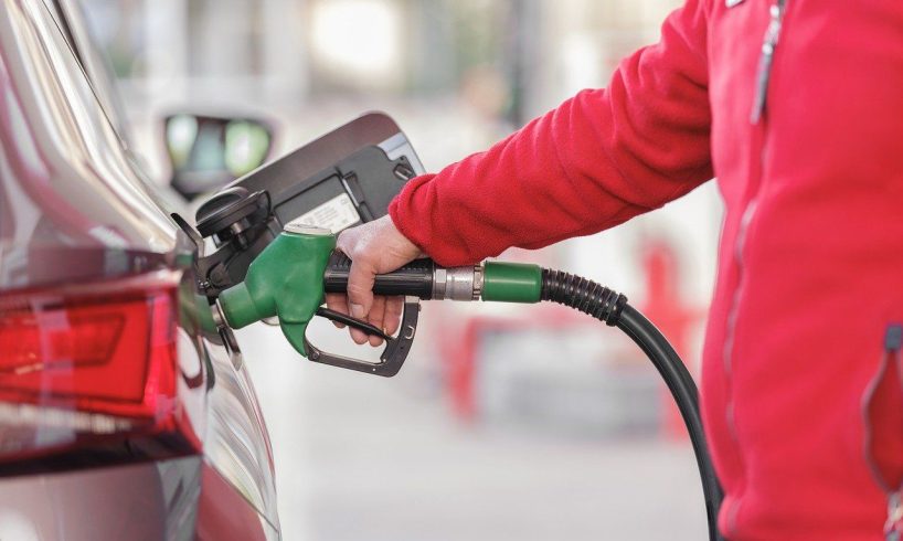 Prezzi pazzi alla pompa, la Sicilia maglia nera: gasolio a 2,143 euro, benzina a 1,909