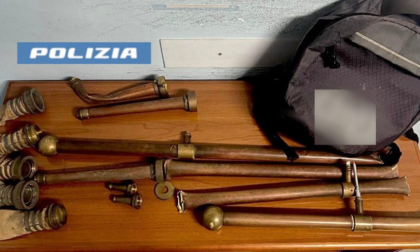 Catania, smantella corrimano in ottone in un palazzo storico di via Etnea: fermato 43enne