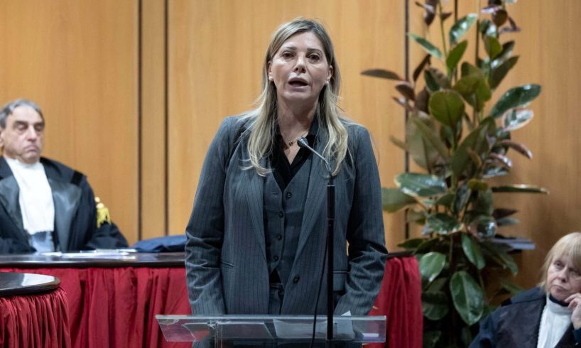 L’attacco alle toghe (“plotoni di esecuzione”) e il caso Almasri: la carriera di Bartolozzi si spezza sul voto