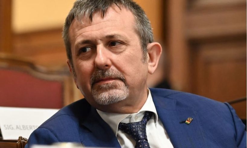 Da fedelissimo della premier alla società con la figlia di un mafioso: la parabola di Delmastro finisce con il referendum