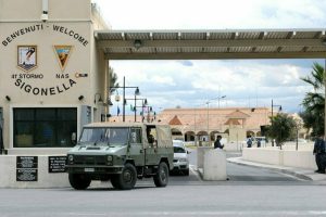 Italia dice no agli Usa: negato l'uso della base di Sigonella. Crosetto: "Nessun raffreddamento"