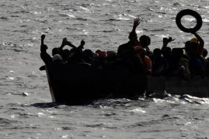 Migranti, tra Lampedusa e l'Egeo due stragi in un giorno: 37 vite spezzate
