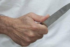 Accoltellamento a Catania, caccia all'uomo: scarcerato da poche settimane ferisce gravemente la moglie che voleva separarsi