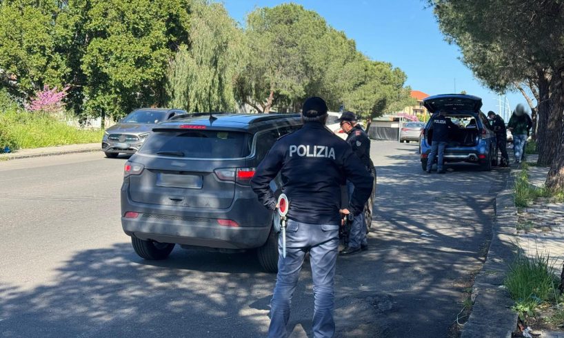 Paternò, maxi controllo della Polizia: 115 identificati, 27 con precedenti. Sequestrate auto senza assicurazione