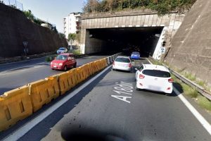 Catania, motociclista di 50 anni muore schiantandosi contro il guardrail su viale Mediterraneo