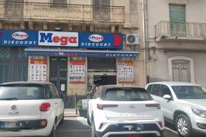 Paternò, ubriaco tenta furto al supermercato: aveva un coltello in cintola