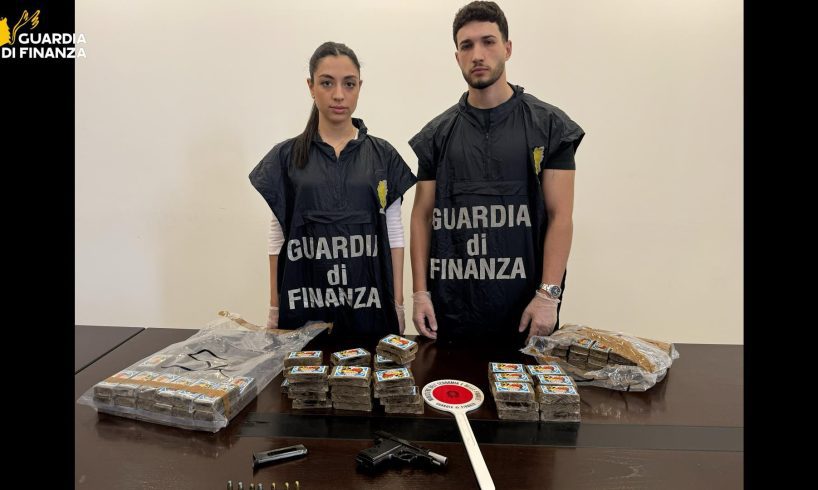 Palagonia, doppio colpo delle Fiamme Gialle: 10 kg di hashish e una pistola semiautomatica, tre arresti