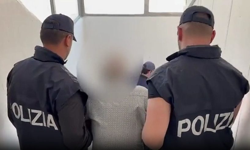 Catania, ex dirigente Polizia Penitenziaria latitante arrestato a Librino: dovrà scontare 10 anni per mafia e corruzione (VIDEO)