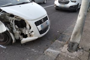 Belpasso, incidente autonomo sulla circonvallazione: tre feriti, grave un’anziana. Traffico in tilt fino a sera