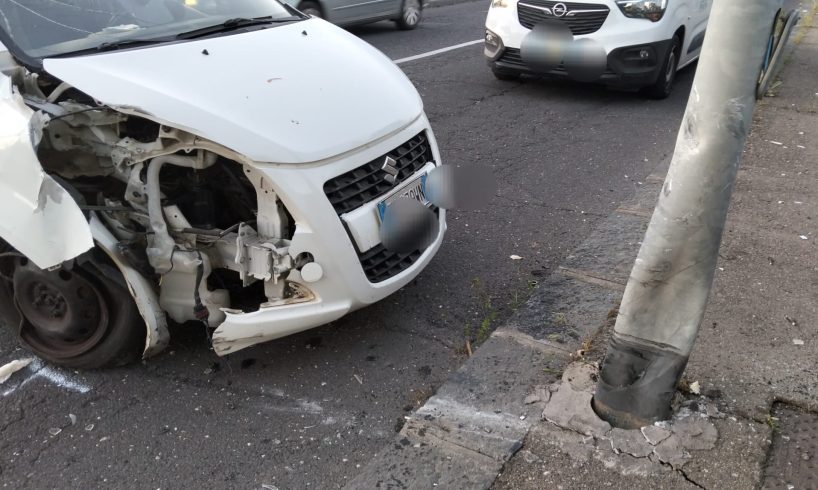 Belpasso, incidente autonomo sulla circonvallazione: tre feriti, grave un’anziana. Traffico in tilt fino a sera