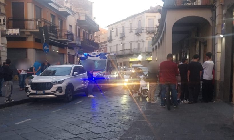 Biancavilla, rissa nel centro storico: straniero ferito gravemente. Caccia agli aggressori