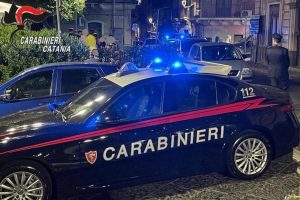 Biancavilla, la rissa di ieri: due arresti per tentato omicidio. Vittima colpita con uno sgabello