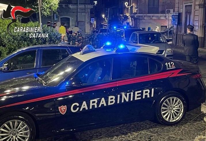 Biancavilla, la rissa di ieri: due arresti per tentato omicidio. Vittima colpita con uno sgabello