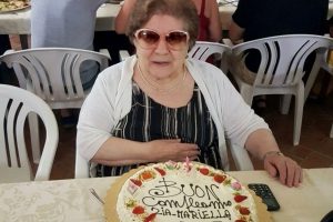Adrano celebra Mariella Murisciano: la poetessa non vedente che ha trasformato la tristezza in versi