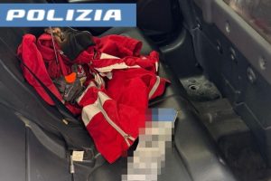 Catania, ladri con la divisa della Croce Rossa per svaligiare una casa: una cittadina insospettita li fa arrestare