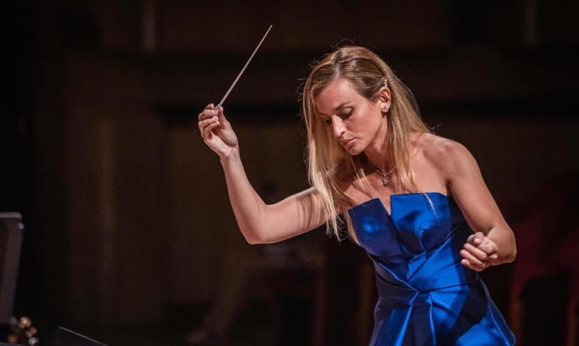 La Fenice rompe con Beatrice Venezi: “Dichiarazioni offensive sull’orchestra”. Il ministro Giuli prende atto