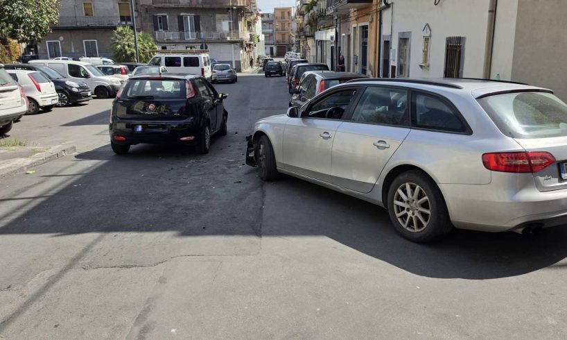 Paternò, scontro tra due auto in via Pietro Lupo: due feriti ma non gravi