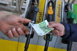 Carburanti, proroga breve (due settimane) e credito d'imposta per l'autotrasporto