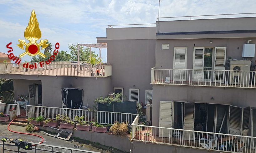 San Gregorio di Catania, incendio in un edificio: intervento dei Vigili del Fuoco