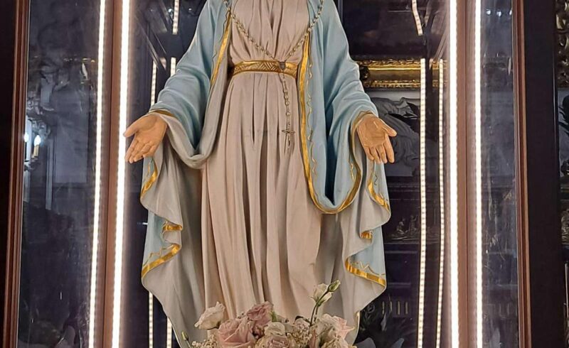 A Belpasso la statua della Vergine della Medaglia Miracolosa in pellegrinaggio: “Giorni di grazia e speranza”