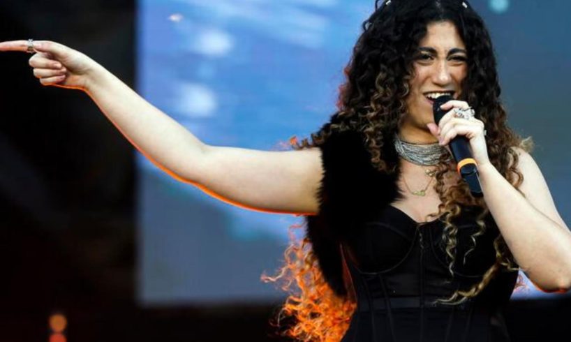 Al Concertone del Primo Maggio la cantante paternese Delia scatena la polemica: cambia “partigiano” in “essere umano” in “Bella Ciao”