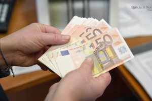 Codacons: “Effetto Iran, rincari fino a 1.000 euro a famiglia in due mesi”
