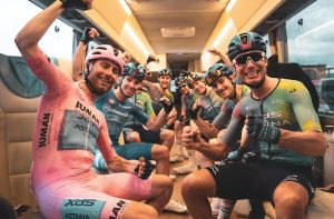 Ciclismo, Pietro Ciadamidaro: da Adrano all’Astana. Il suo primo Giro d’Italia da massaggiatore