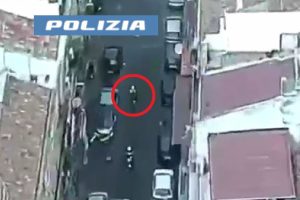 Catania, fuga spericolata su due moto senza targa: due pregiudicati arrestati (VIDEO)