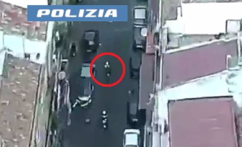 Catania, fuga spericolata su due moto senza targa: due pregiudicati arrestati (VIDEO)