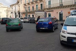 Controlli a tappeto a Paternò: casco, assicurazione e revisione sotto la lente, 8mila euro di sanzioni