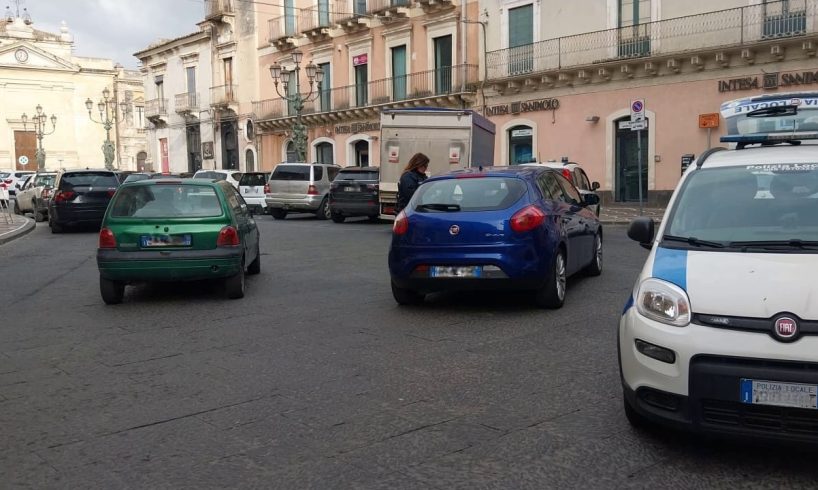 Controlli a tappeto a Paternò: casco, assicurazione e revisione sotto la lente, 8mila euro di sanzioni