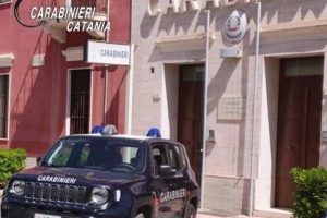 Ramacca, minorenne accoltella barista 20enne dopo lite per 60 euro: denunciato