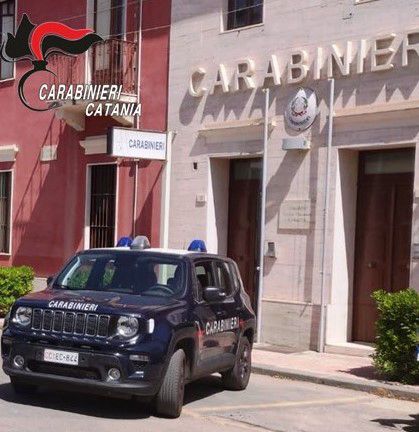 Ramacca, minorenne accoltella barista 20enne dopo lite per 60 euro: denunciato