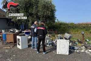 Riposto, scoperta discarica abusiva di 4.000 mq: denunciato 51enne