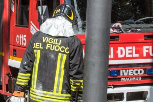 Catania, incendio nel vano contatori a Librino: evacuati gli abitanti, cinque persone intossicate