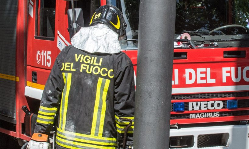 Catania, incendio nel vano contatori a Librino: evacuati gli abitanti, cinque persone intossicate